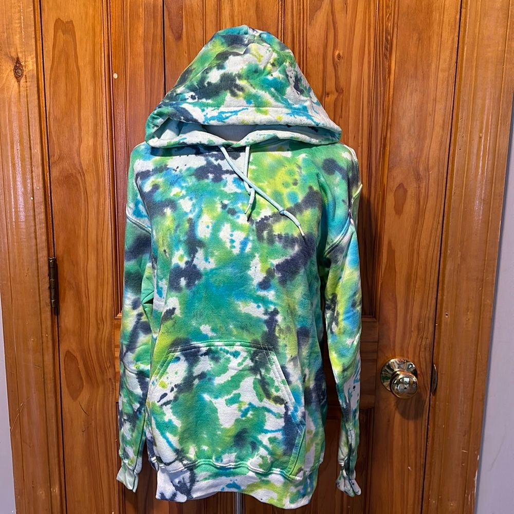 Women’s Tye dye hooded sweatshirt